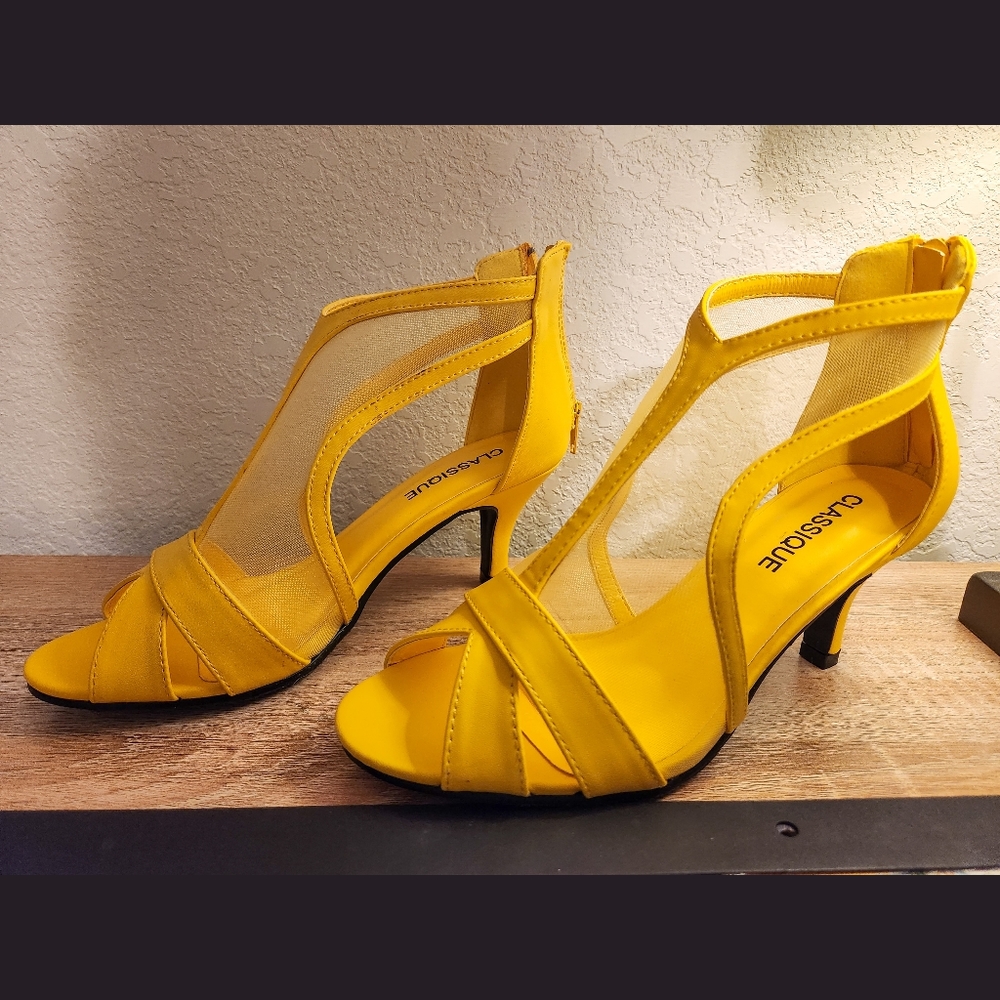 Cut Out Mesh Yellow Booties - Picture 2 of 3